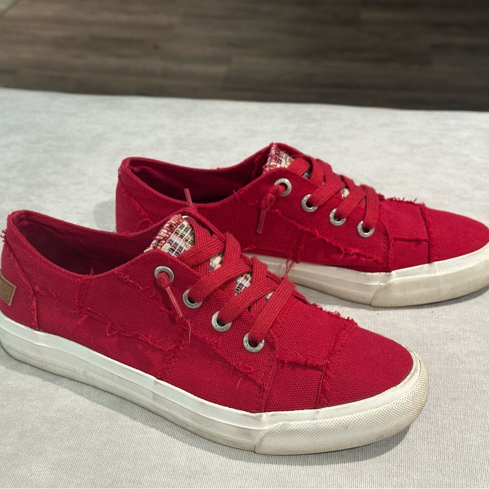 Blowfish Malibu Red Canvas Sneakers Women’s 9